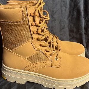 Women’s Size 8 DR. MARTENS IOWA EXTRA TOUGH POLY CASUAL BOOTS Men’s size 7